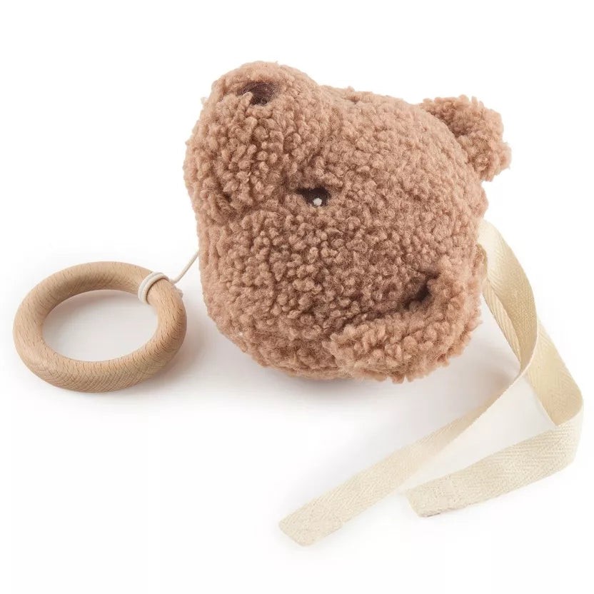 Grojantis meškiukas rudos spalvos, pakabinamas prie vaiko lovytės