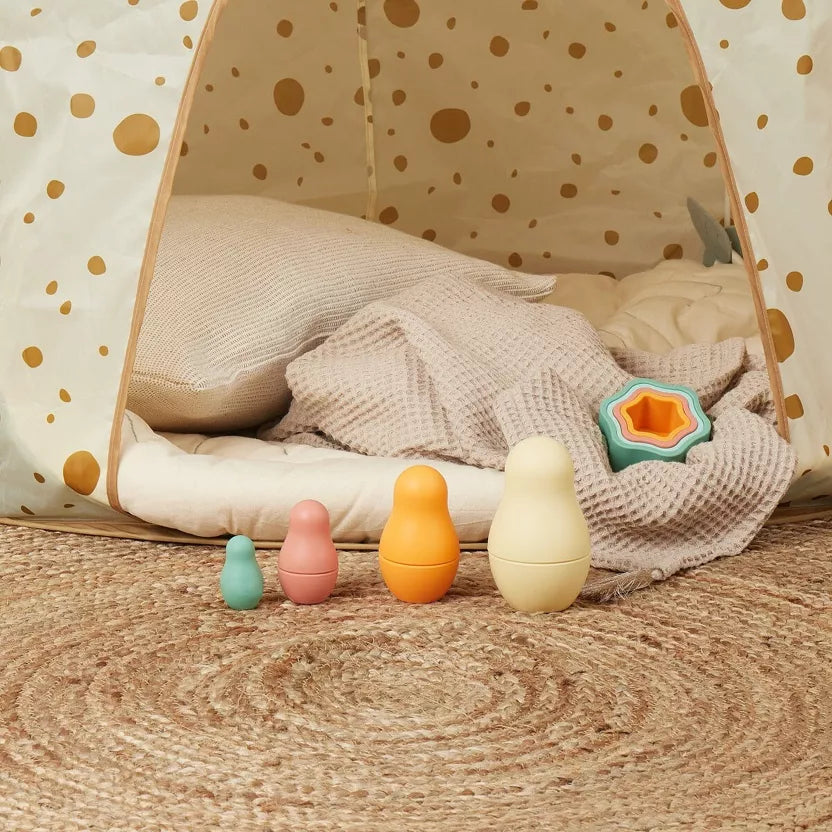 Silikoninė matrioška išrinkta, 4 dalys